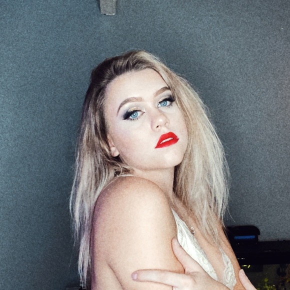 Meet your Posher, Micaela - Picture 3 of 8